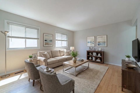 Tiny photo for 227 E Lakeside Drive, Vernon Hills, IL 60061 (MLS # 12730073)
