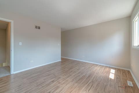 Tiny photo for 227 E Lakeside Drive, Vernon Hills, IL 60061 (MLS # 12730073)