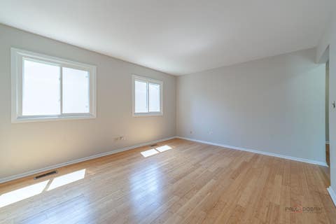 Tiny photo for 227 E Lakeside Drive, Vernon Hills, IL 60061 (MLS # 12730073)