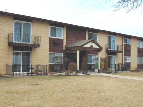 Photo of 9588 N Terrace Place #208H, Des Plaines, IL 60016 (MLS # 12558977)