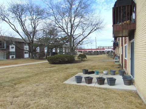 Tiny photo for 9588 N Terrace Place #208H, Des Plaines, IL 60016 (MLS # 12558977)