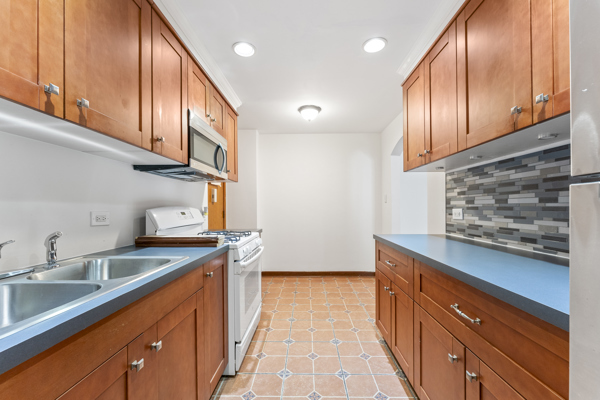 758 Dempster Street DG5