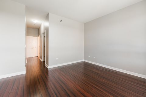 Tiny photo for 6000 N Cicero Avenue #512, Chicago, IL 60646 (MLS # 12444557)