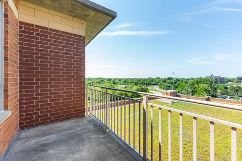 Tiny photo for 6000 N Cicero Avenue #512, Chicago, IL 60646 (MLS # 12444557)