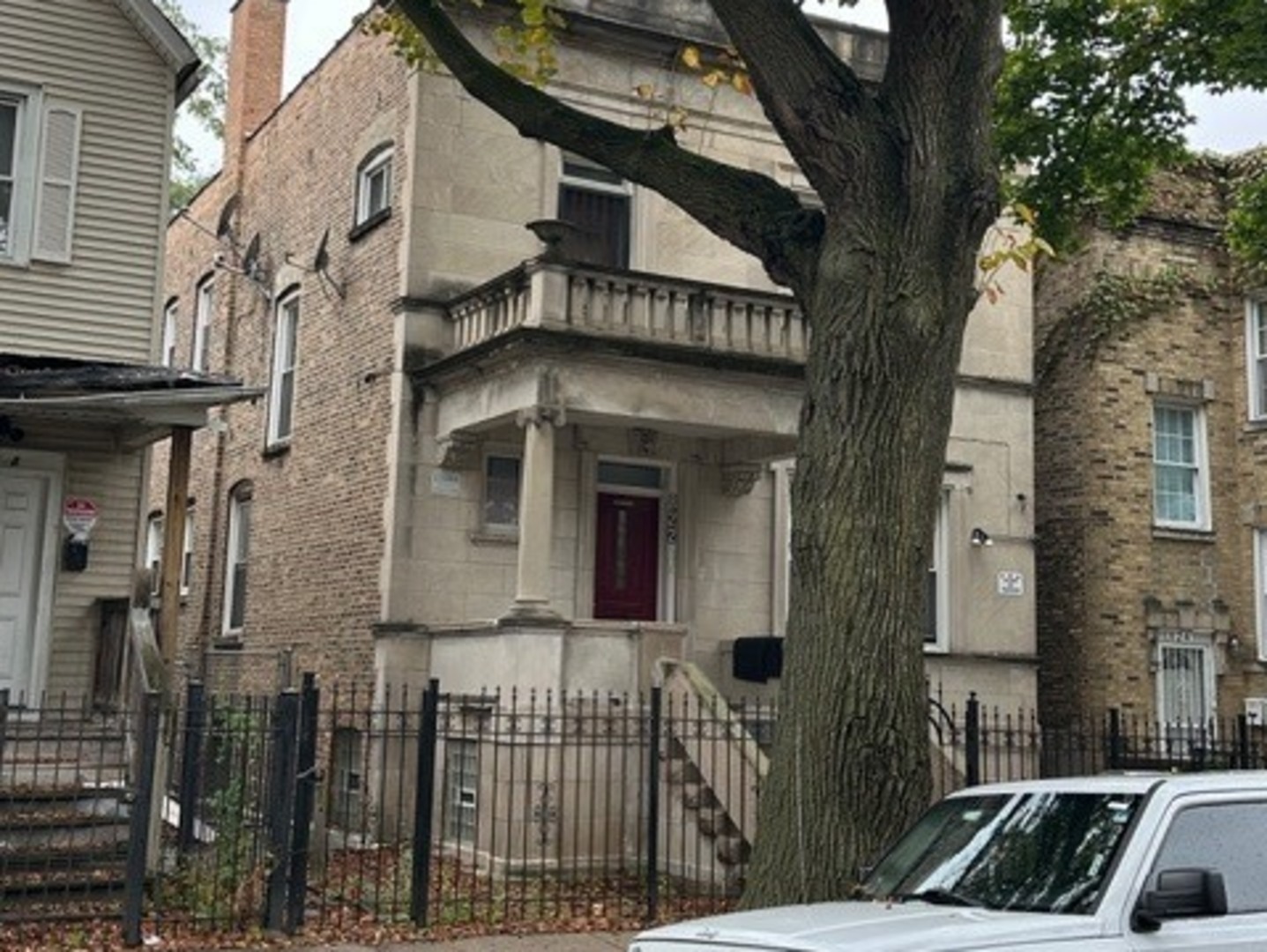 822 N LeClaire Avenue