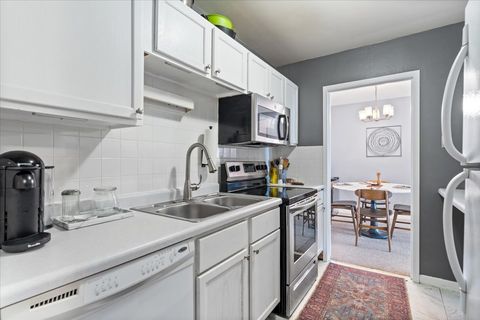 Tiny photo for 3930 N PINE GROVE Avenue #1811, Chicago, IL 60613 (MLS # 12462957)