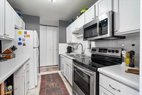 Tiny photo for 3930 N PINE GROVE Avenue #1811, Chicago, IL 60613 (MLS # 12462957)