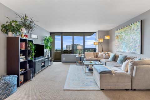 Tiny photo for 3930 N PINE GROVE Avenue #1811, Chicago, IL 60613 (MLS # 12462957)