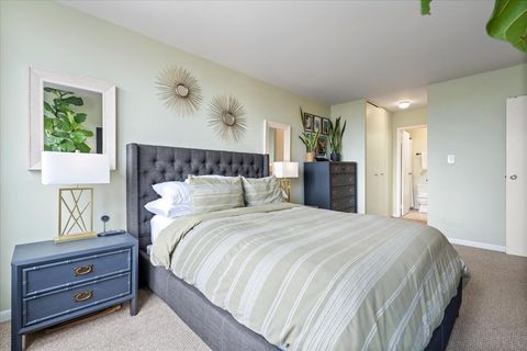 Tiny photo for 3930 N PINE GROVE Avenue #1811, Chicago, IL 60613 (MLS # 12462957)