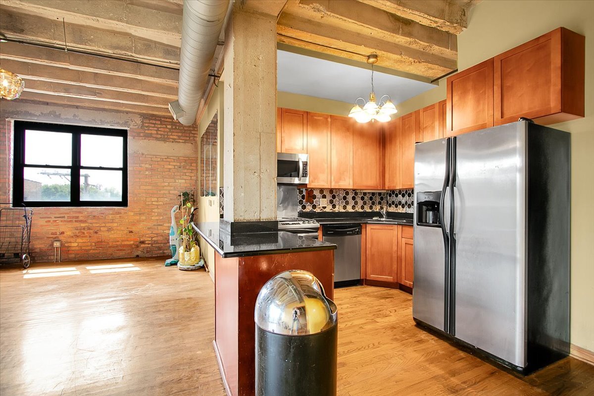 809 E 40th Street 4-4