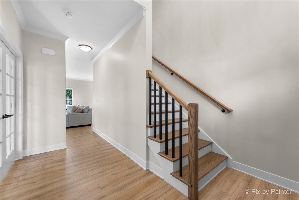 1N022 Richard Avenue