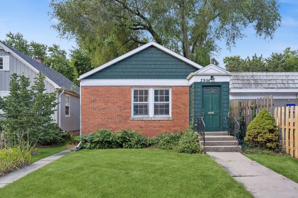2958 CENTRAL ST, EVANSTON, IL 60201 - Image ff47b270bb52e8d1a322d3e9ccb37d36/1133417685