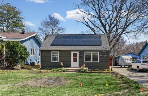 Tiny photo for 910 S Lynn Street, Urbana, IL 61801 (MLS # 12593813)