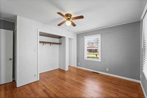 Tiny photo for 910 S Lynn Street, Urbana, IL 61801 (MLS # 12593813)