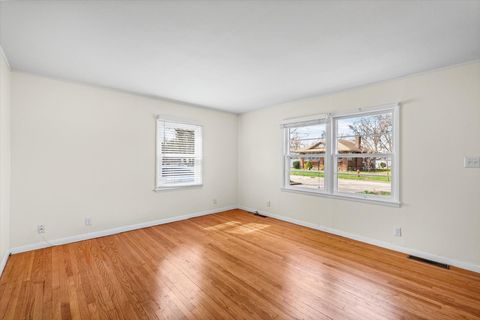 Tiny photo for 910 S Lynn Street, Urbana, IL 61801 (MLS # 12593813)