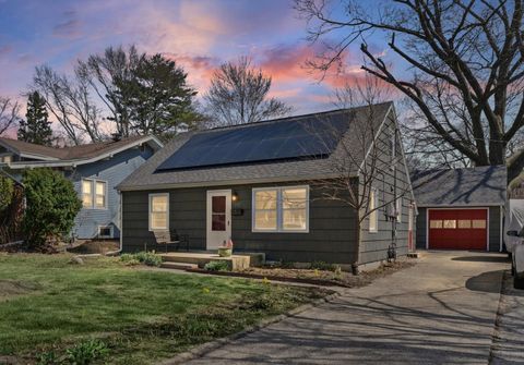 Photo of 910 S Lynn Street, Urbana, IL 61801 (MLS # 12593813)