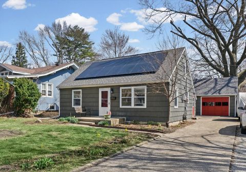 Tiny photo for 910 S Lynn Street, Urbana, IL 61801 (MLS # 12593813)