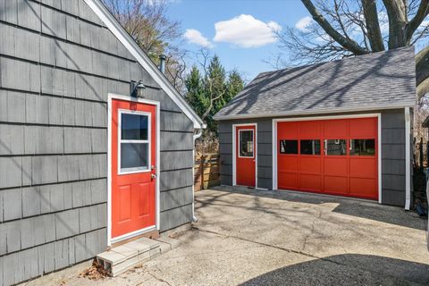 Tiny photo for 910 S Lynn Street, Urbana, IL 61801 (MLS # 12593813)