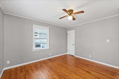 Tiny photo for 910 S Lynn Street, Urbana, IL 61801 (MLS # 12593813)