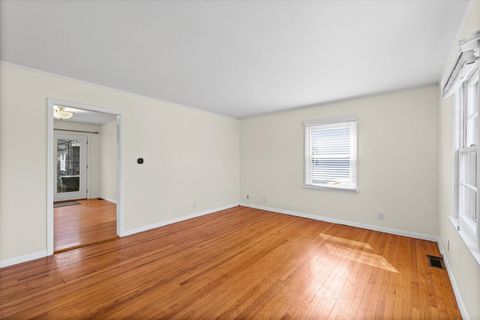 Tiny photo for 910 S Lynn Street, Urbana, IL 61801 (MLS # 12593813)