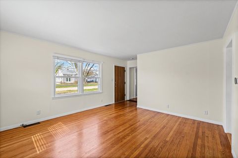 Tiny photo for 910 S Lynn Street, Urbana, IL 61801 (MLS # 12593813)
