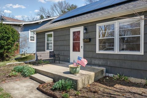 Tiny photo for 910 S Lynn Street, Urbana, IL 61801 (MLS # 12593813)