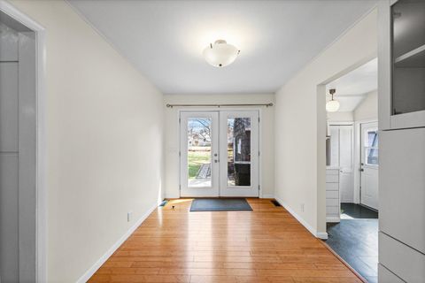 Tiny photo for 910 S Lynn Street, Urbana, IL 61801 (MLS # 12593813)