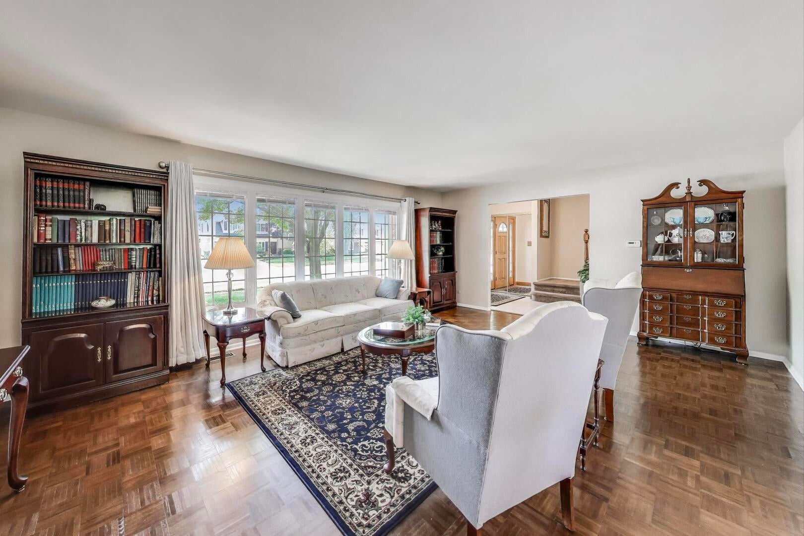 206 W Hintz Road