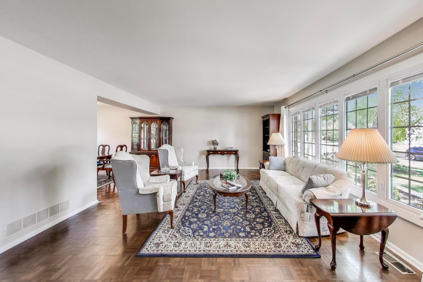 206 W Hintz Road