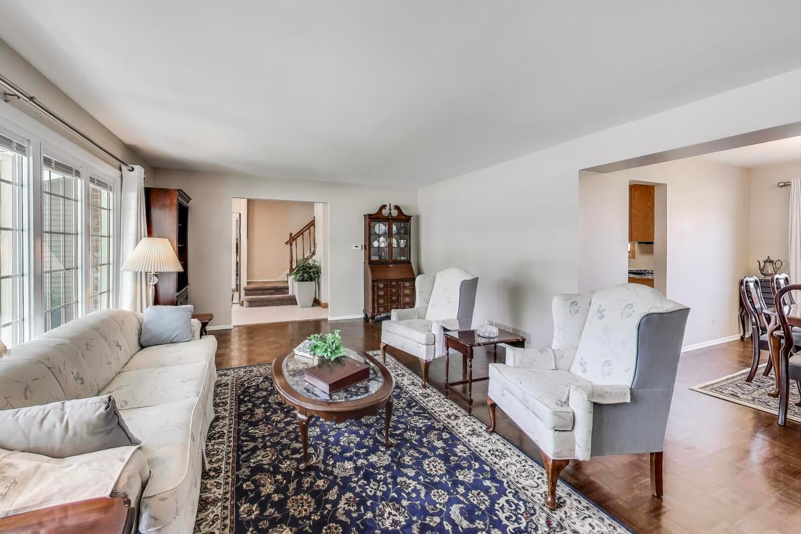 206 W Hintz Road