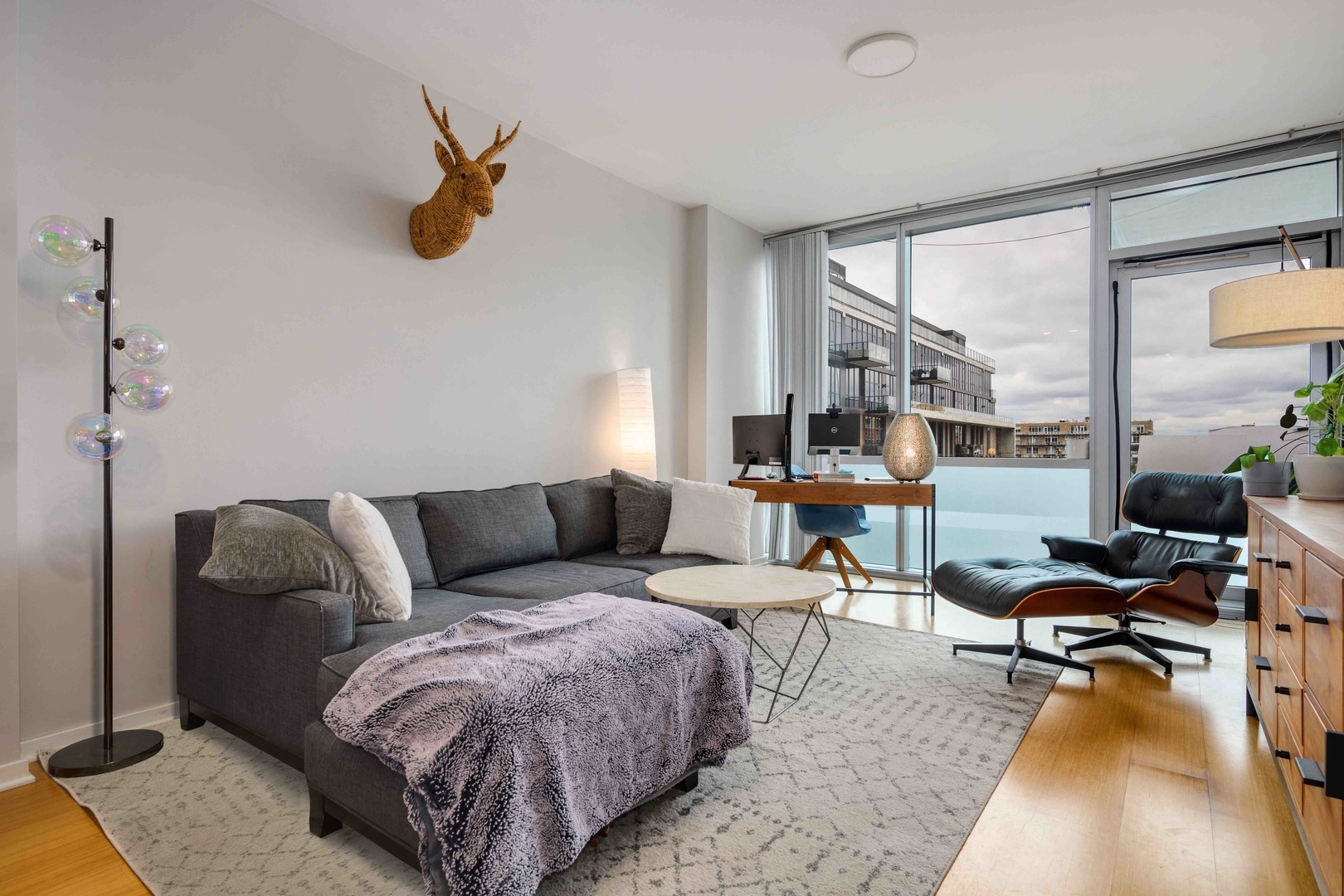 123 S GREEN Street 710B