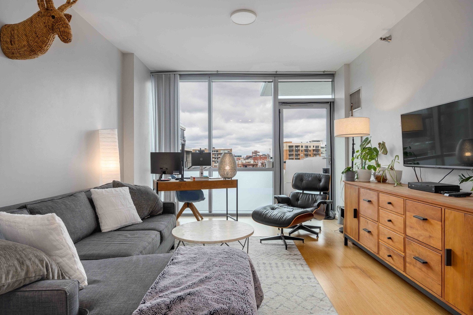 123 S GREEN Street 710B