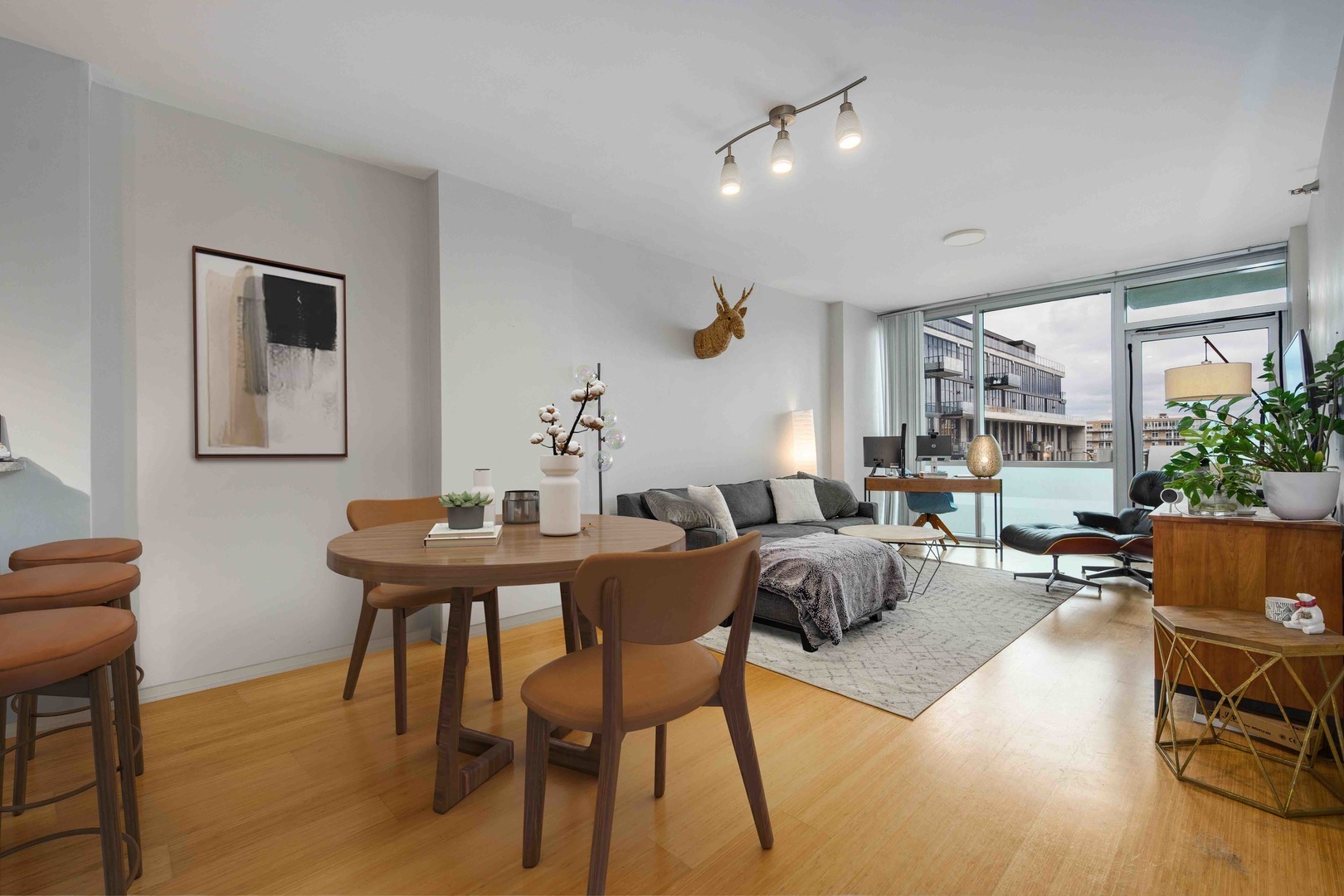 123 S GREEN Street 710B