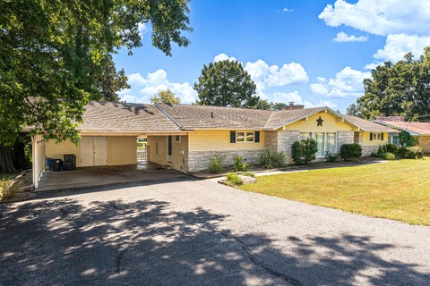 Photo of 1613 Tina Drive, Murphysboro, IL 62966 (MLS # 12750331)