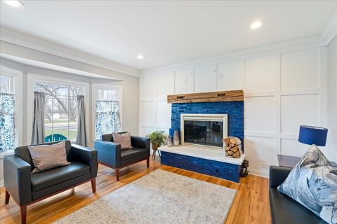 Tiny photo for 4309 Market Street, Crystal Lake, IL 60012 (MLS # 12602072)