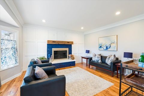 Tiny photo for 4309 Market Street, Crystal Lake, IL 60012 (MLS # 12602072)