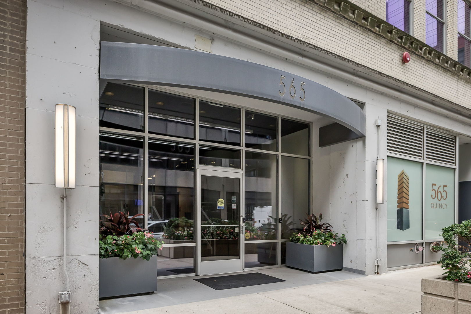 565 W Quincy Street 814