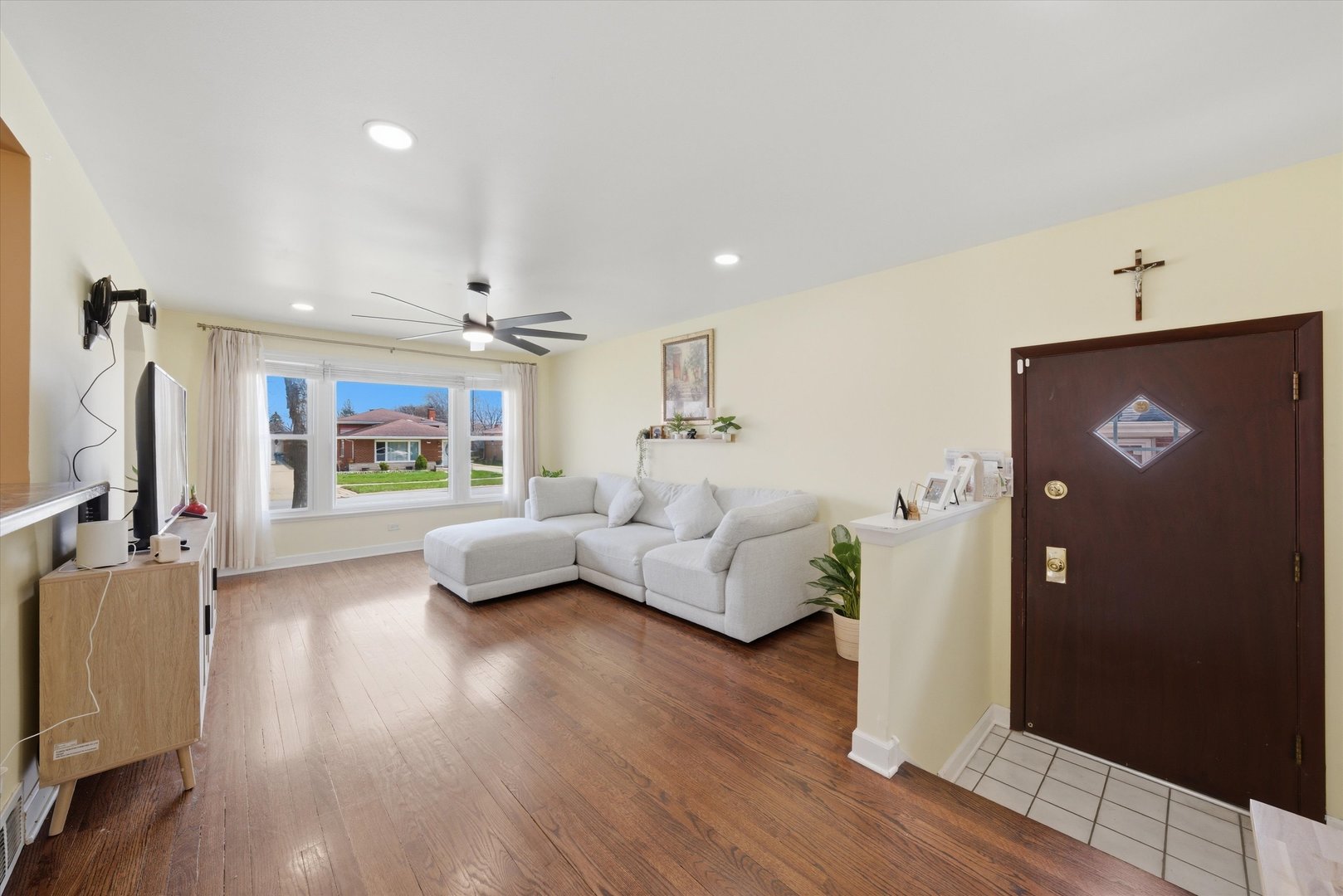 14828 Saint Louis Avenue