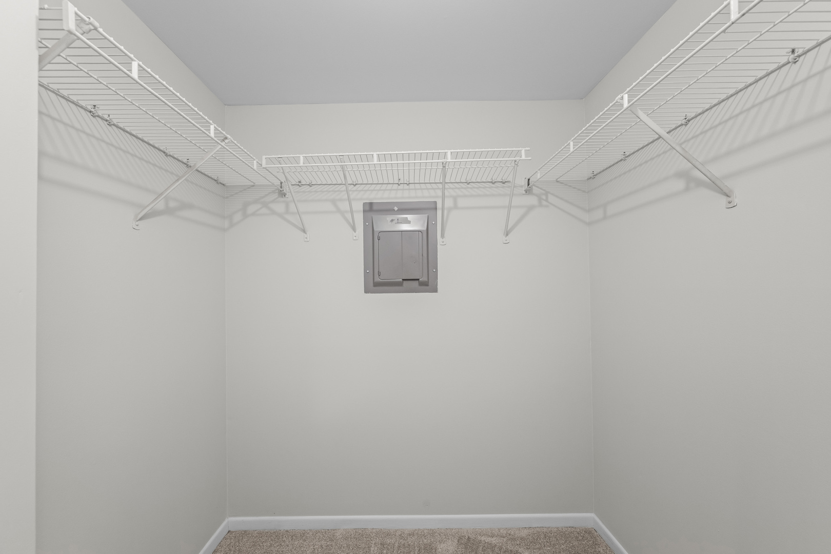 Des Plaines, Illinois 60016, United States, 2 Bedrooms Bedrooms, ,2 BathroomsBathrooms,Residential,Active,234481