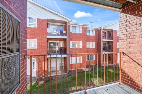 Tiny photo for 491 Leslie Court #201, Des Plaines, IL 60016 (MLS # 12504702)