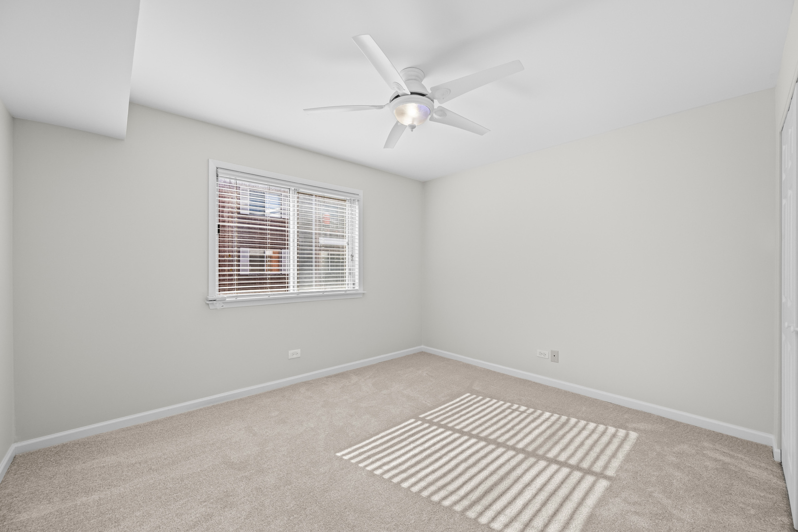 Des Plaines, Illinois 60016, United States, 2 Bedrooms Bedrooms, ,2 BathroomsBathrooms,Residential,Active,234481