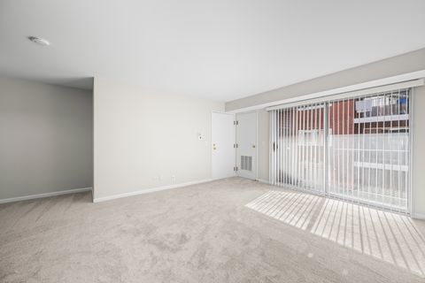 Tiny photo for 491 Leslie Court #201, Des Plaines, IL 60016 (MLS # 12504702)