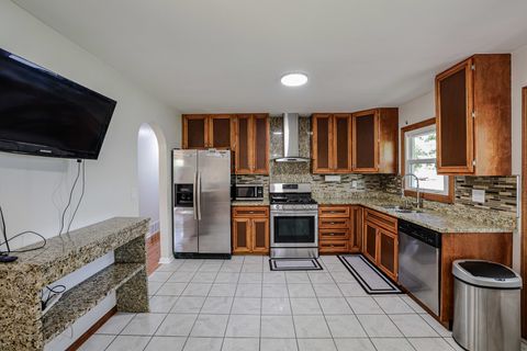 Tiny photo for 819 Robinson Avenue, Streamwood, IL 60107 (MLS # 12481378)