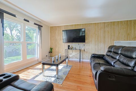 Tiny photo for 819 Robinson Avenue, Streamwood, IL 60107 (MLS # 12481378)