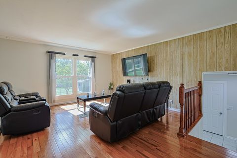 Tiny photo for 819 Robinson Avenue, Streamwood, IL 60107 (MLS # 12481378)