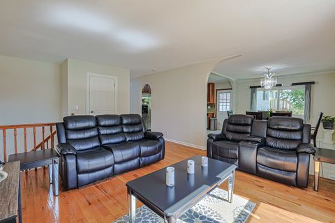Tiny photo for 819 Robinson Avenue, Streamwood, IL 60107 (MLS # 12481378)