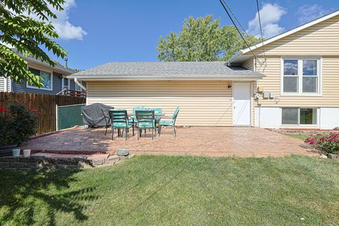 Tiny photo for 819 Robinson Avenue, Streamwood, IL 60107 (MLS # 12481378)