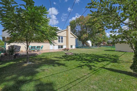 Tiny photo for 819 Robinson Avenue, Streamwood, IL 60107 (MLS # 12481378)