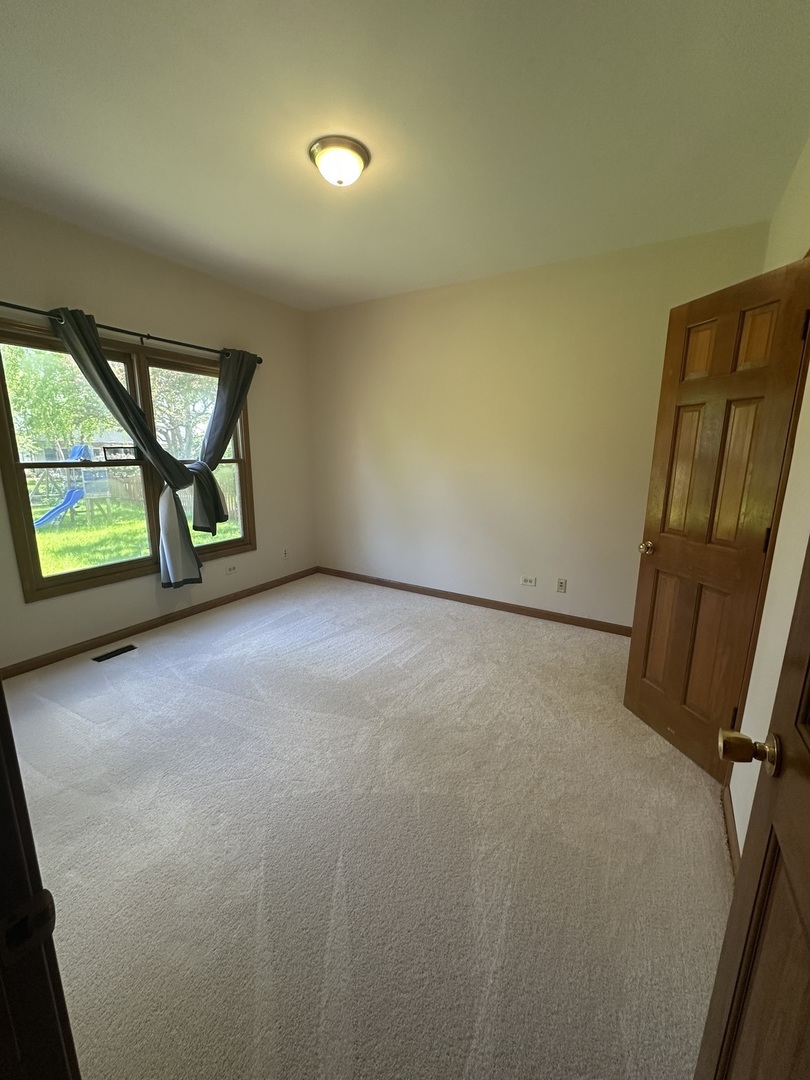 2755 Asbury Drive, Aurora, IL 60504 — MLS #12655422 — photo 5 of 7