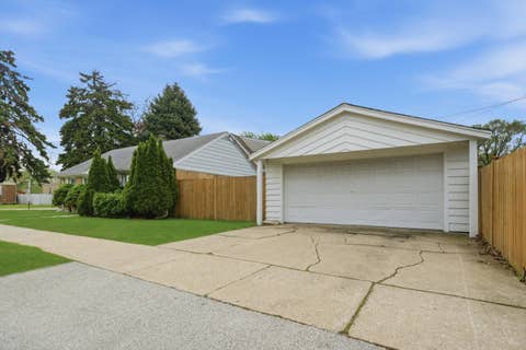Tiny photo for 3231 W 99th Street, Evergreen Park, IL 60805 (MLS # 12717266)